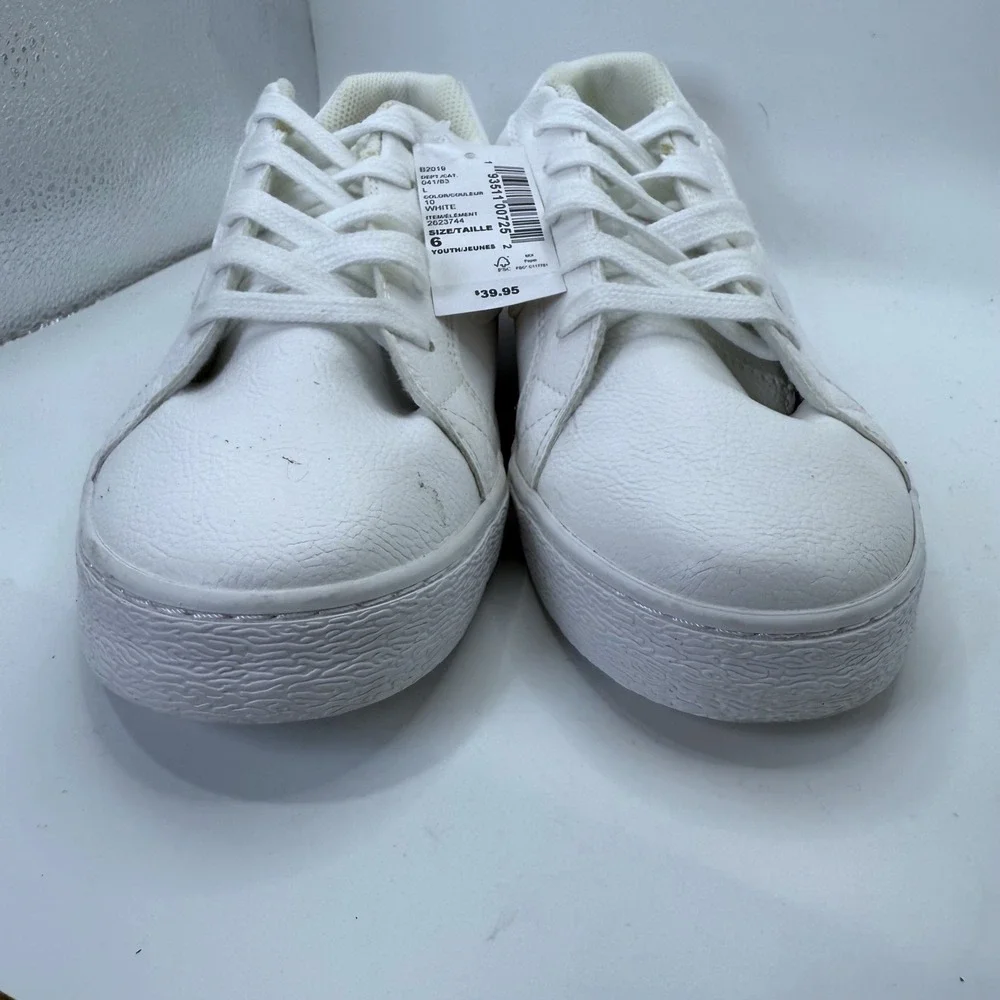 The Children's Place Sneakers White Casual Everyday Shoes Size 6